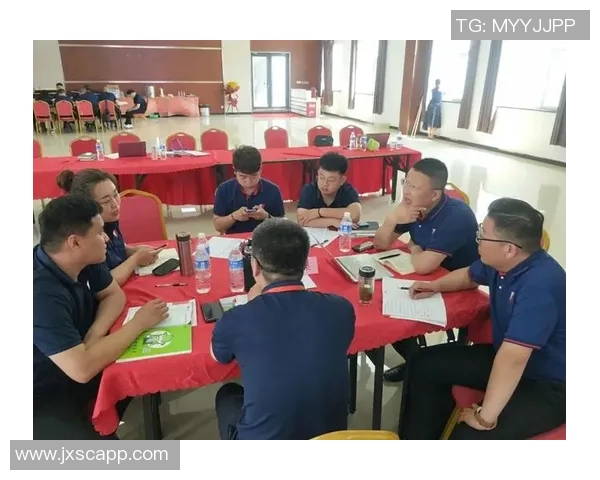 重庆足球队与西安足球队赛后复盘团队协作分析与反思